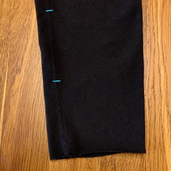 IVIVVA Lululemon Girls Capri Leggings 12 Reversible Cropped Girl NY Hearts Black - Picture 6 of 8